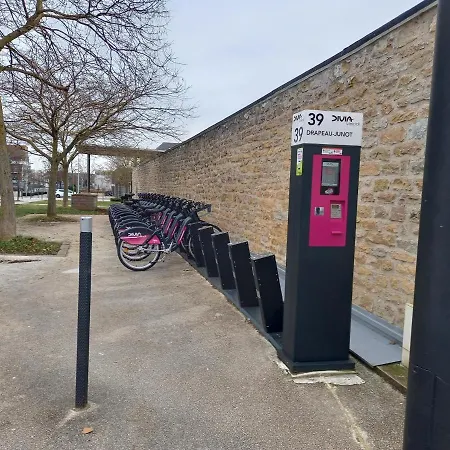 Avec Terrasse En Calme A Dijon.