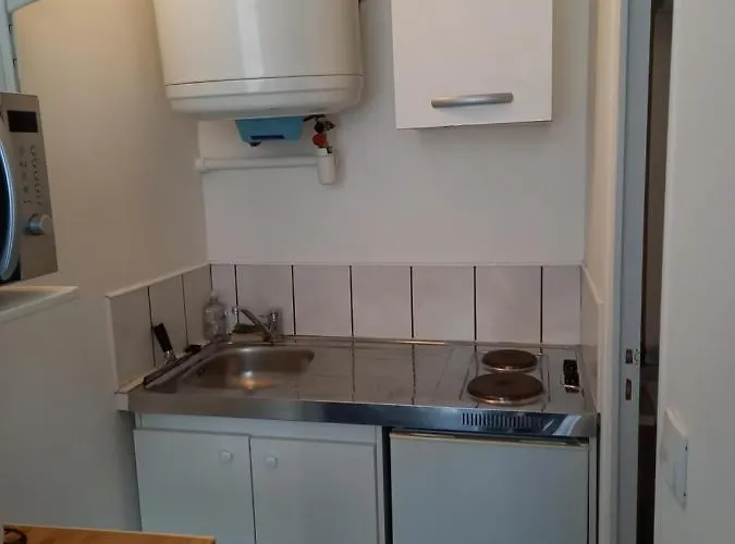 Avec Terrasse En Calme A Dijon.