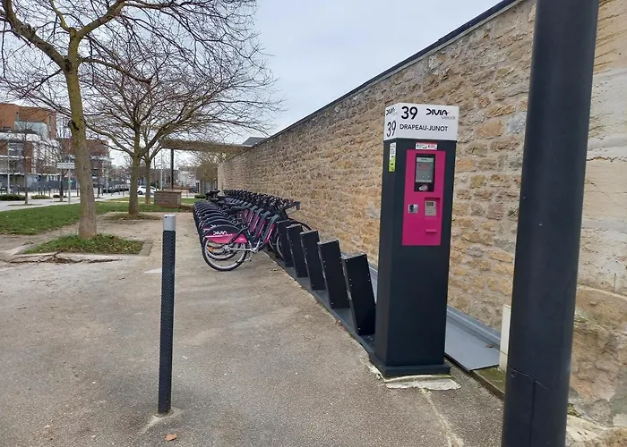 Avec Terrasse En Calme A Dijon.